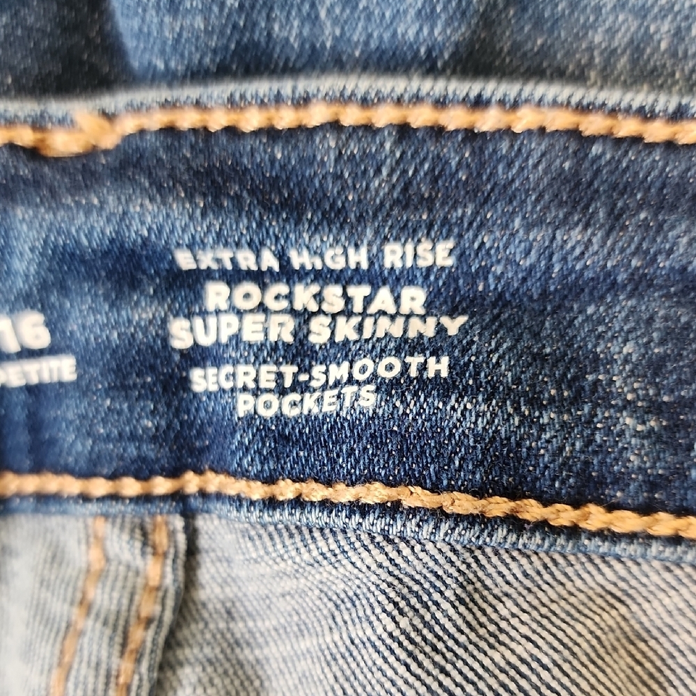 Old Navy Distressed Cropped Jeans in Dark Blue - Picture 12 of 13